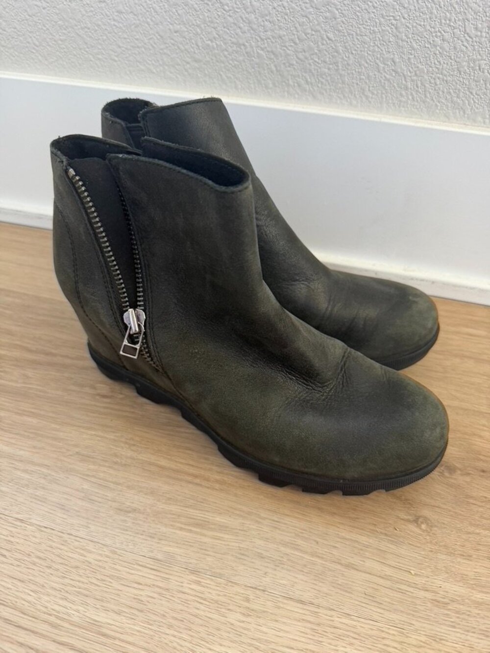 Sorel NL3364 Women’s Joan Of Arctic Wedge Black Leather Chelsea Boots Size 9.5